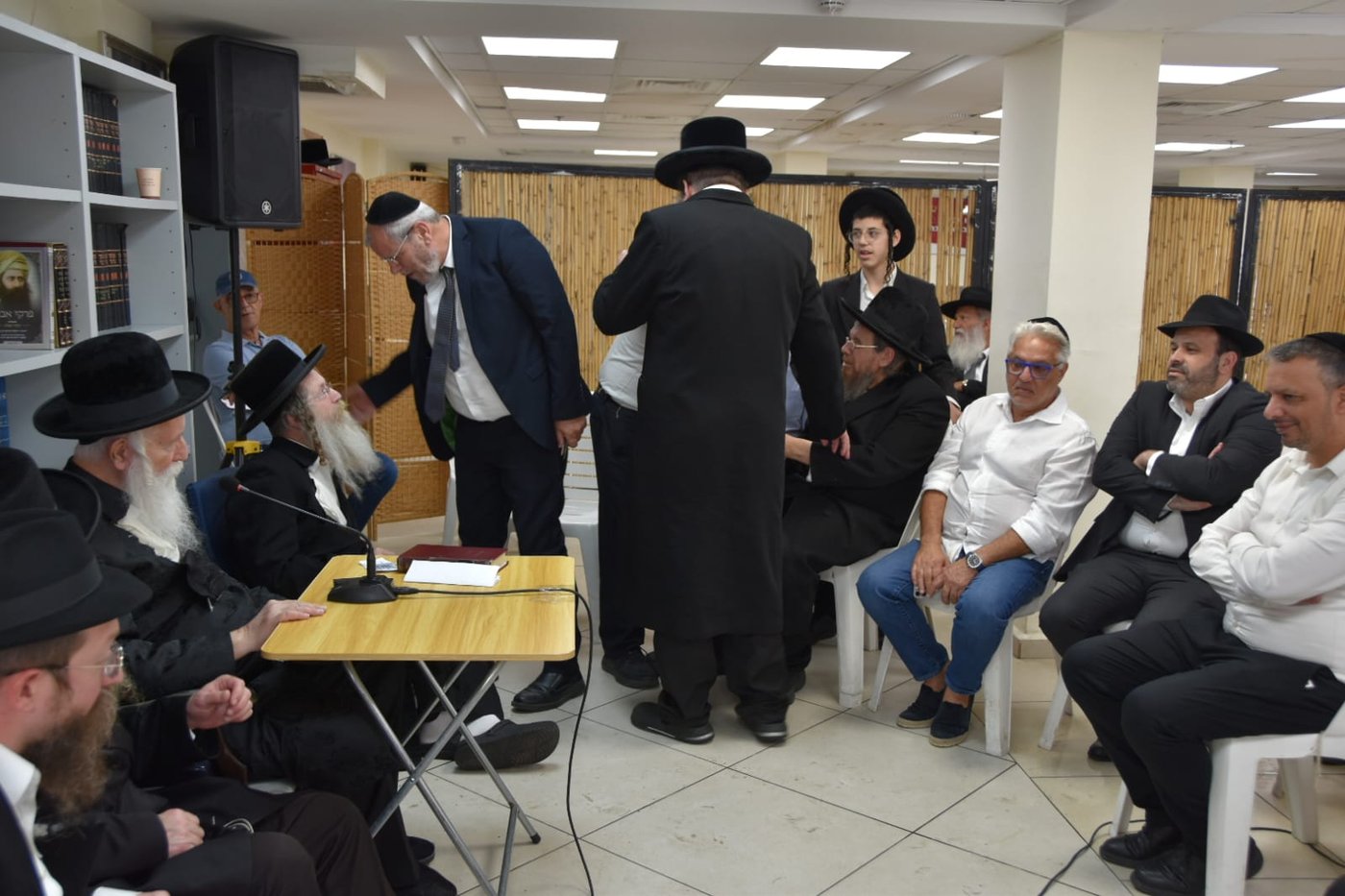 ניחום אבלים אצל הגרי"ד גרוסמן