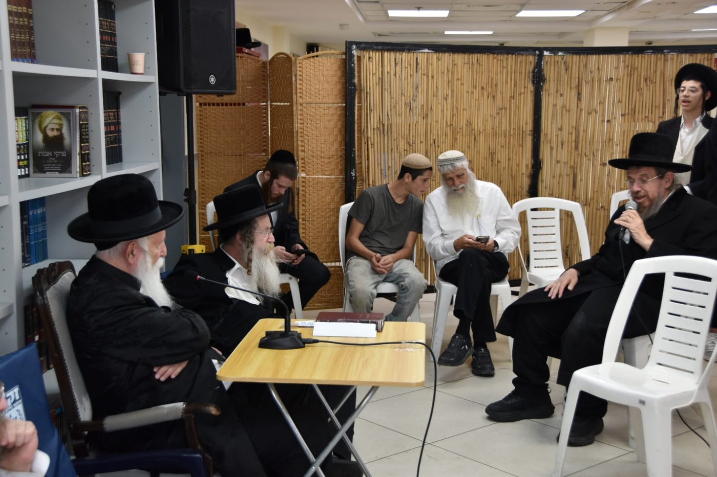 ניחום אבלים אצל הגרי"ד גרוסמן