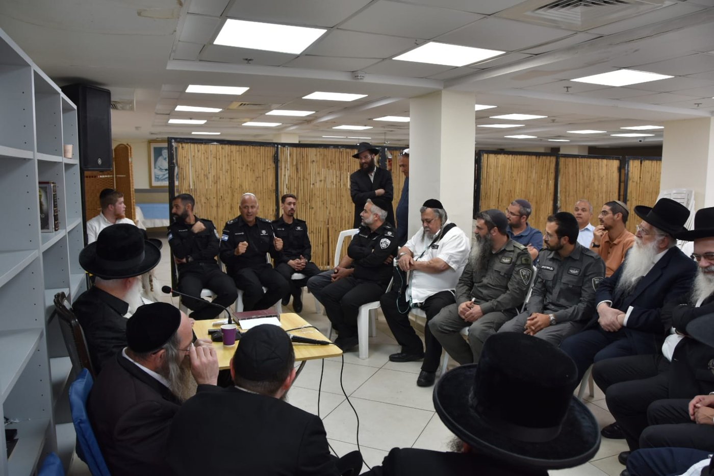 ניחום אבלים אצל הגרי"ד גרוסמן