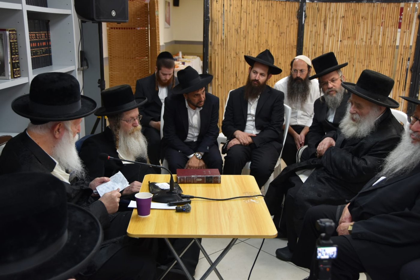 ניחום אבלים אצל הגרי"ד גרוסמן