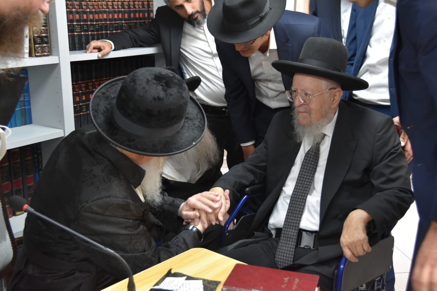 ניחום אבלים אצל הגרי"ד גרוסמן
