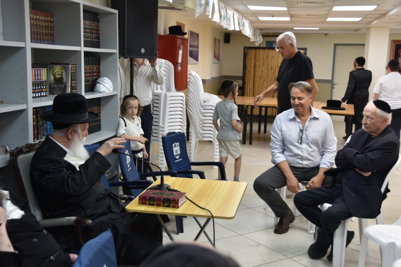 ניחום אבלים אצל הגרי"ד גרוסמן