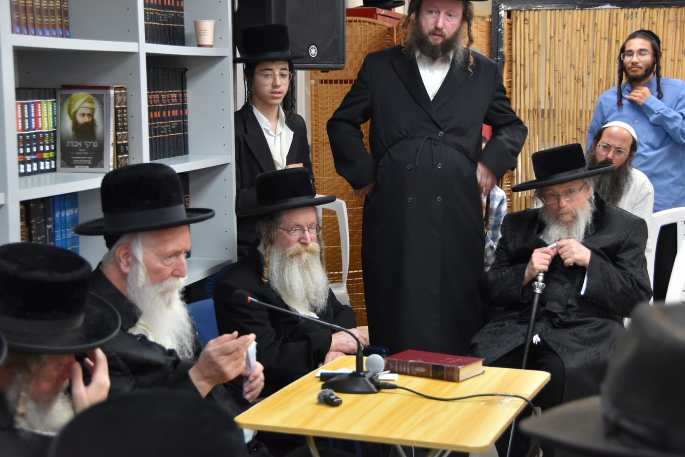 ניחום אבלים אצל הגרי"ד גרוסמן