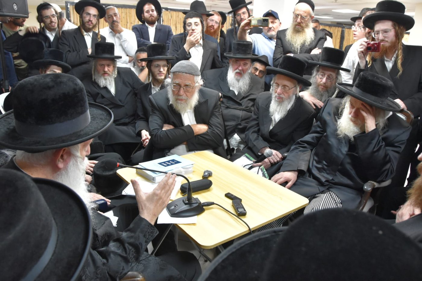 ניחום אבלים אצל הגרי"ד גרוסמן