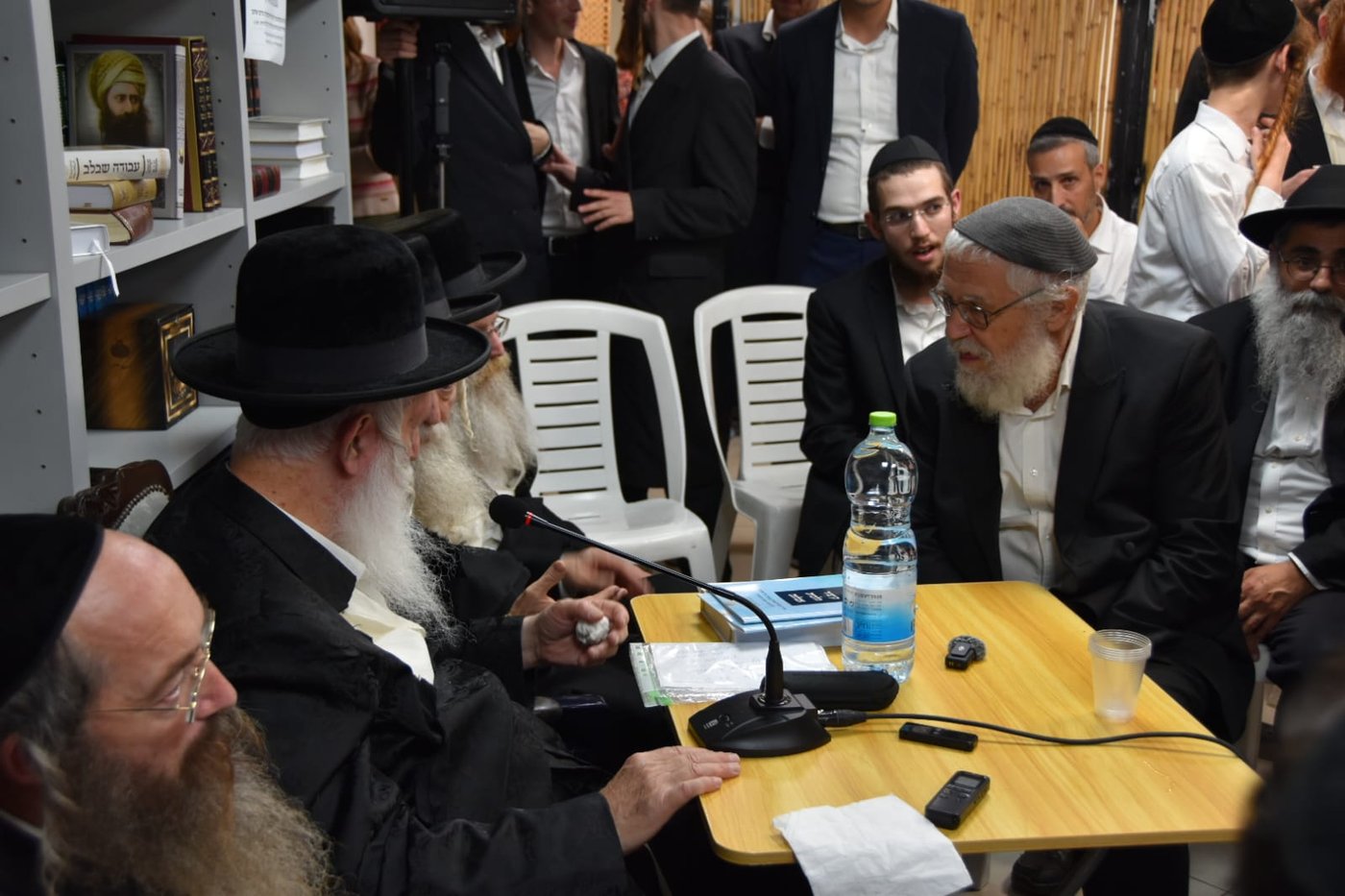 ניחום אבלים אצל הגרי"ד גרוסמן