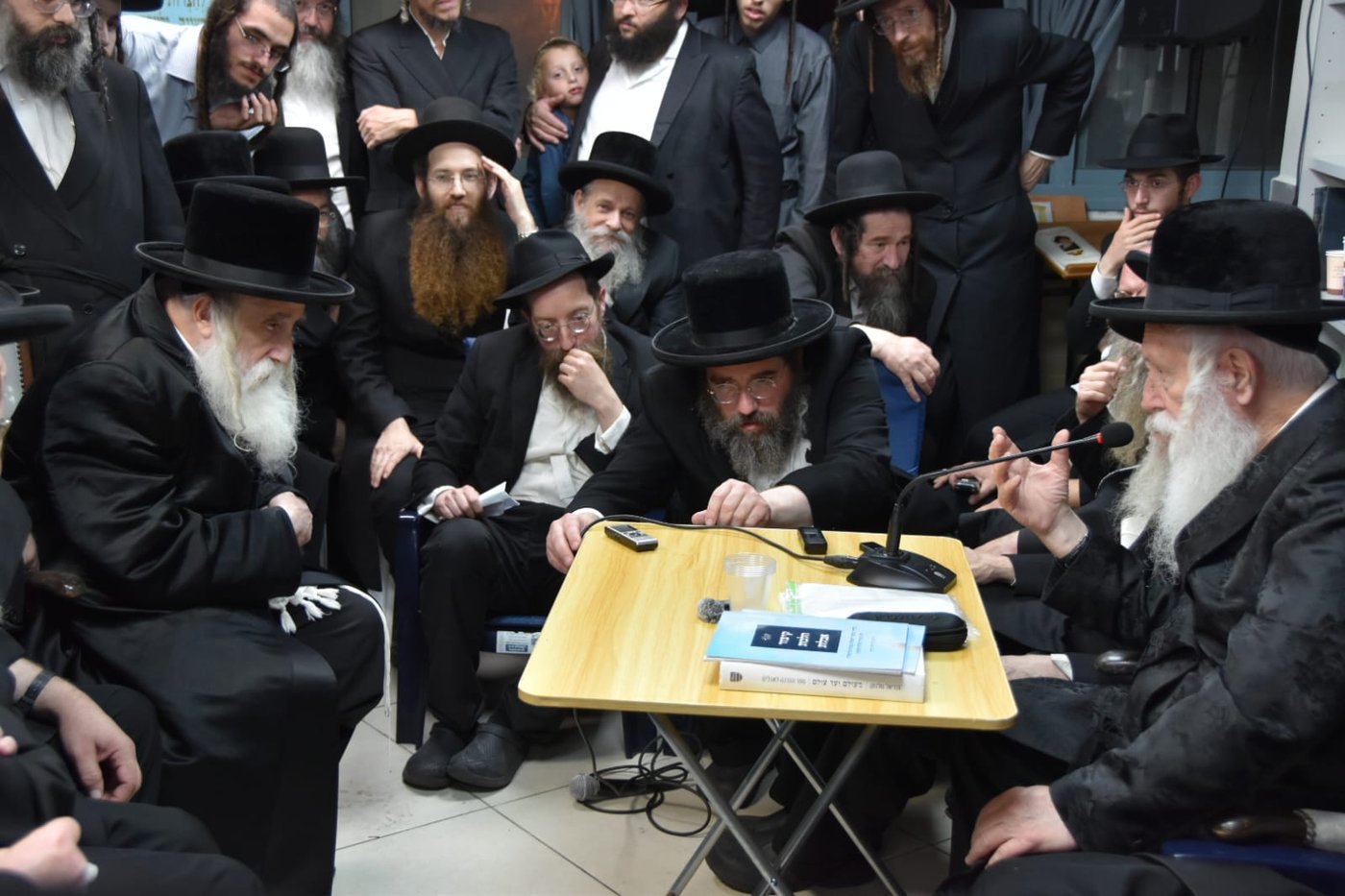 ניחום אבלים אצל הגרי"ד גרוסמן