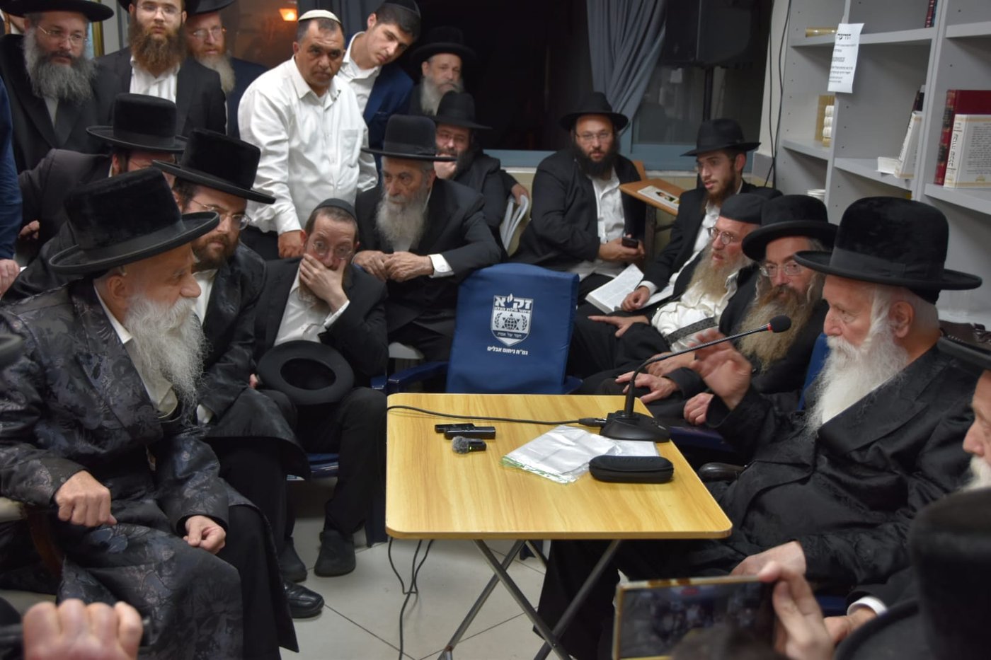 ניחום אבלים אצל הגרי"ד גרוסמן
