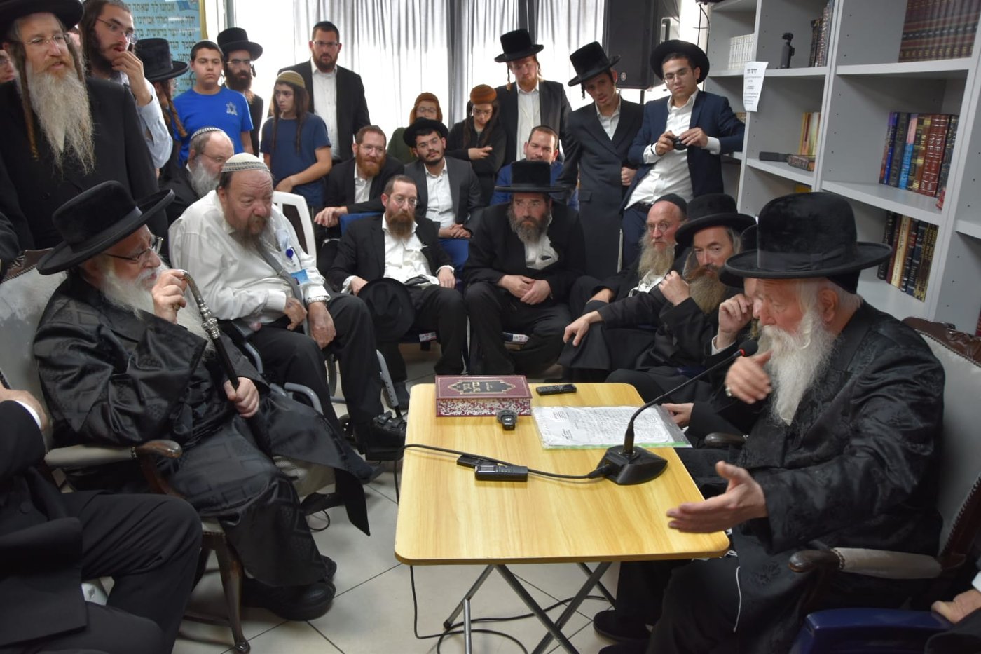 ניחום אבלים אצל הגרי"ד גרוסמן