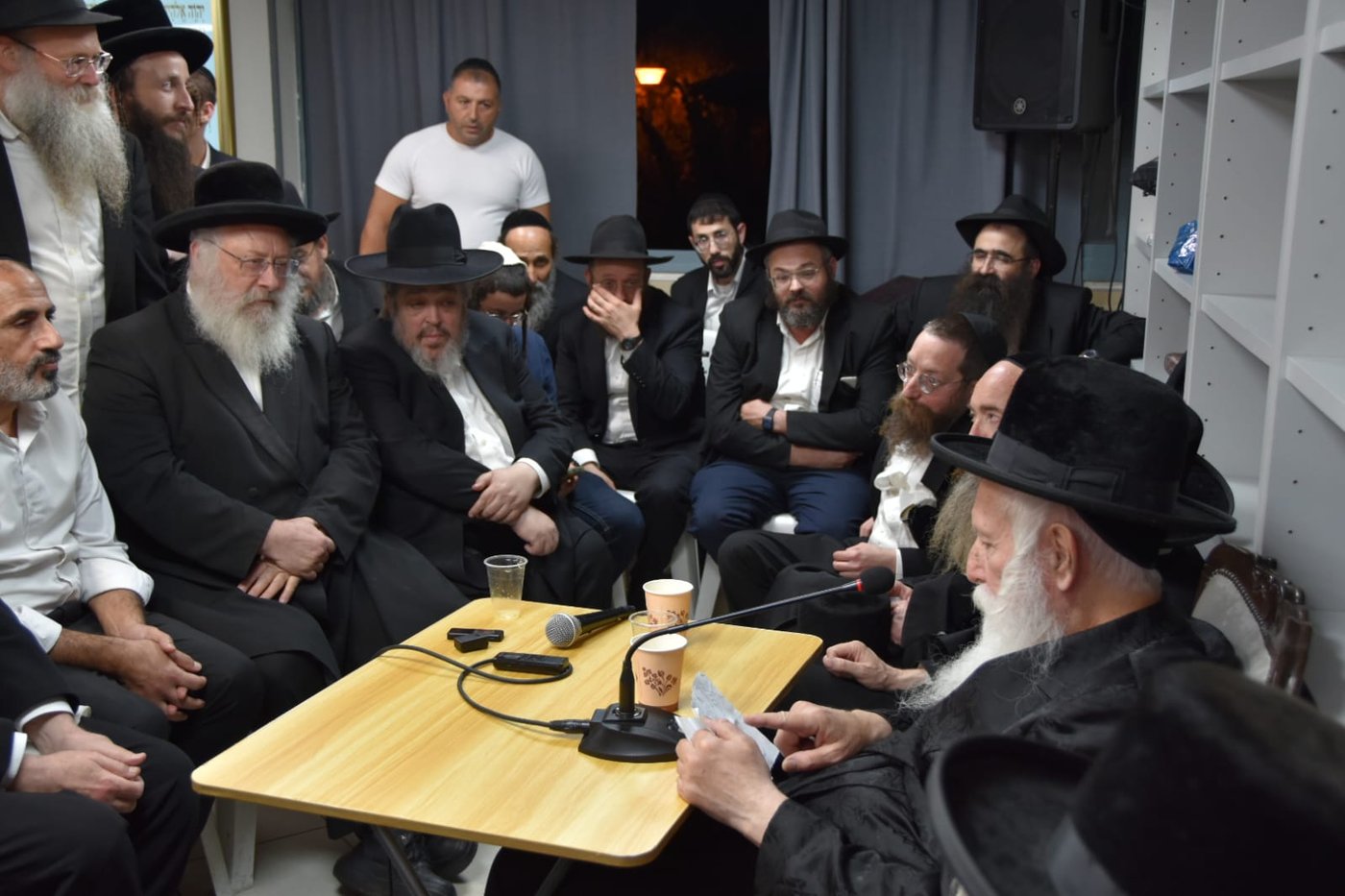 ניחום אבלים אצל הגרי"ד גרוסמן
