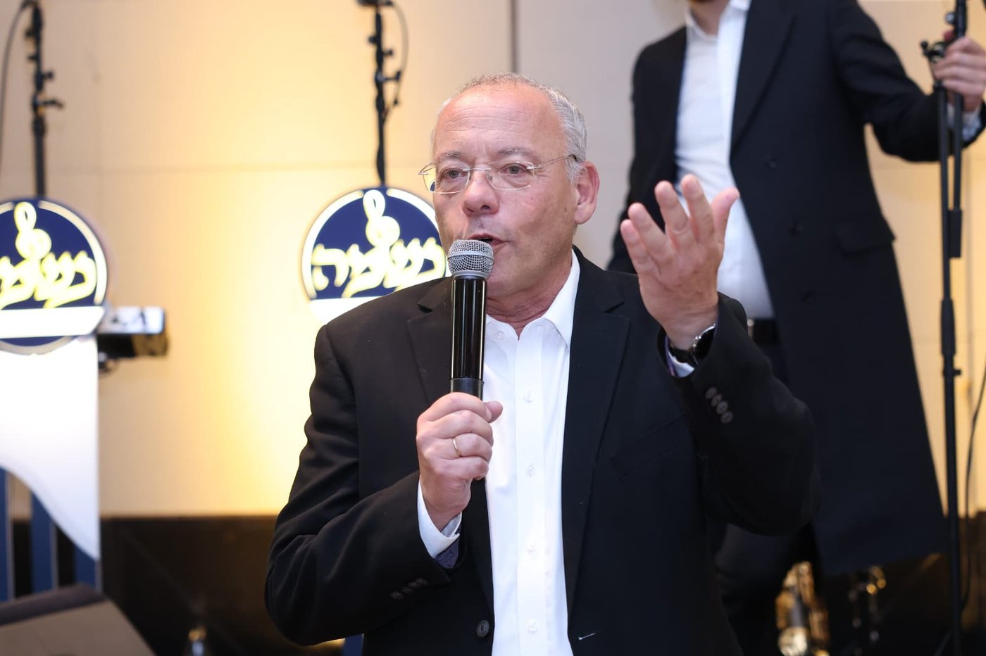 ראש העיר ירושלים ערך שבע ברכות לבתו, כולם הגיעו לברך • צפו בגלריה
