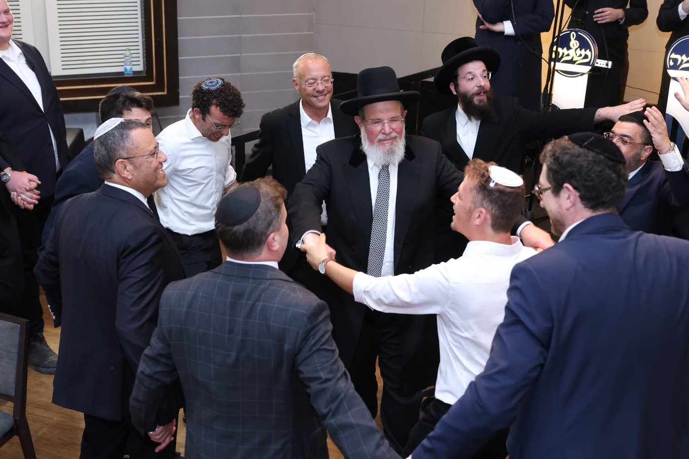 ראש העיר ירושלים ערך שבע ברכות לבתו, כולם הגיעו לברך • צפו בגלריה