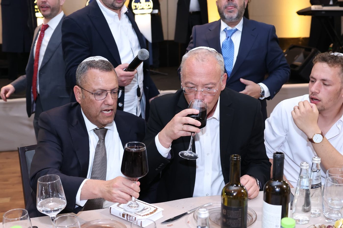 ראש העיר ירושלים ערך שבע ברכות לבתו, כולם הגיעו לברך • צפו בגלריה