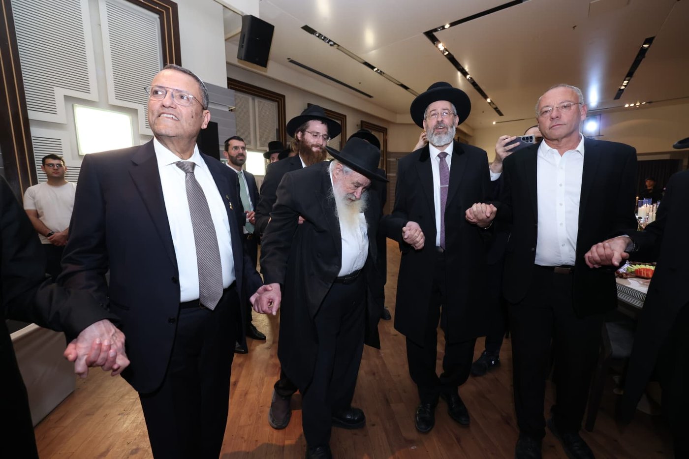 ראש העיר ירושלים ערך שבע ברכות לבתו, כולם הגיעו לברך • צפו בגלריה