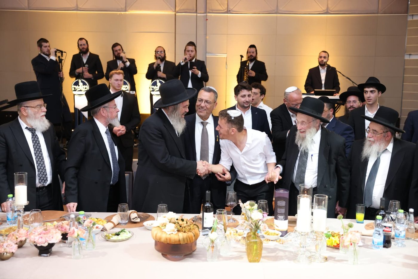 ראש העיר ירושלים ערך שבע ברכות לבתו, כולם הגיעו לברך • צפו בגלריה