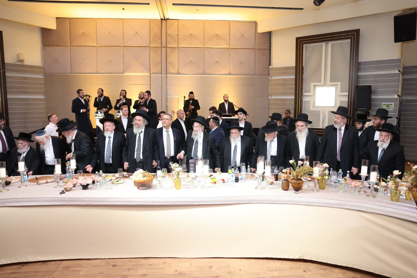 ראש העיר ירושלים ערך שבע ברכות לבתו, כולם הגיעו לברך • צפו בגלריה