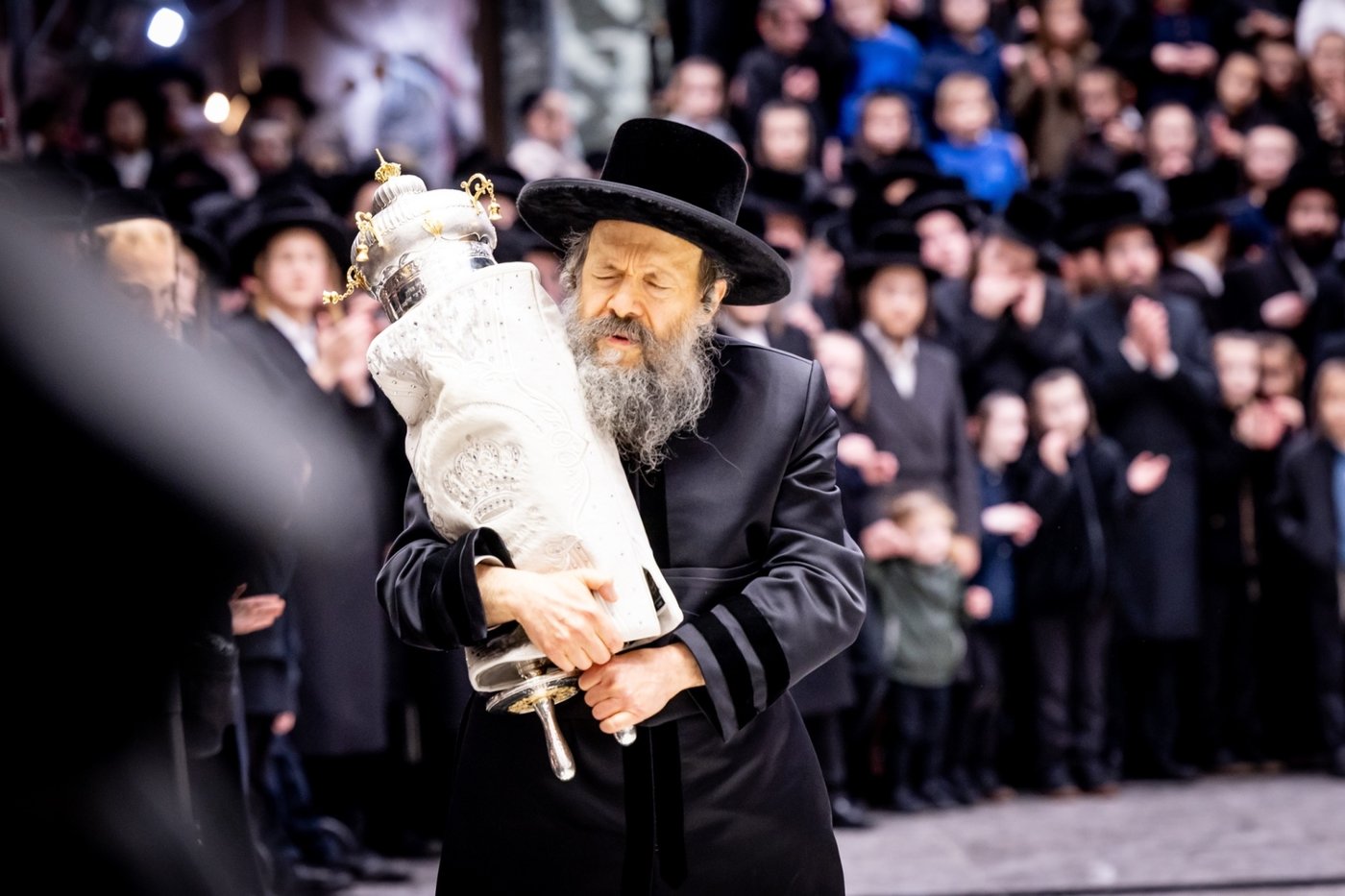 הכנסת ספר תורה בבאבוב 45