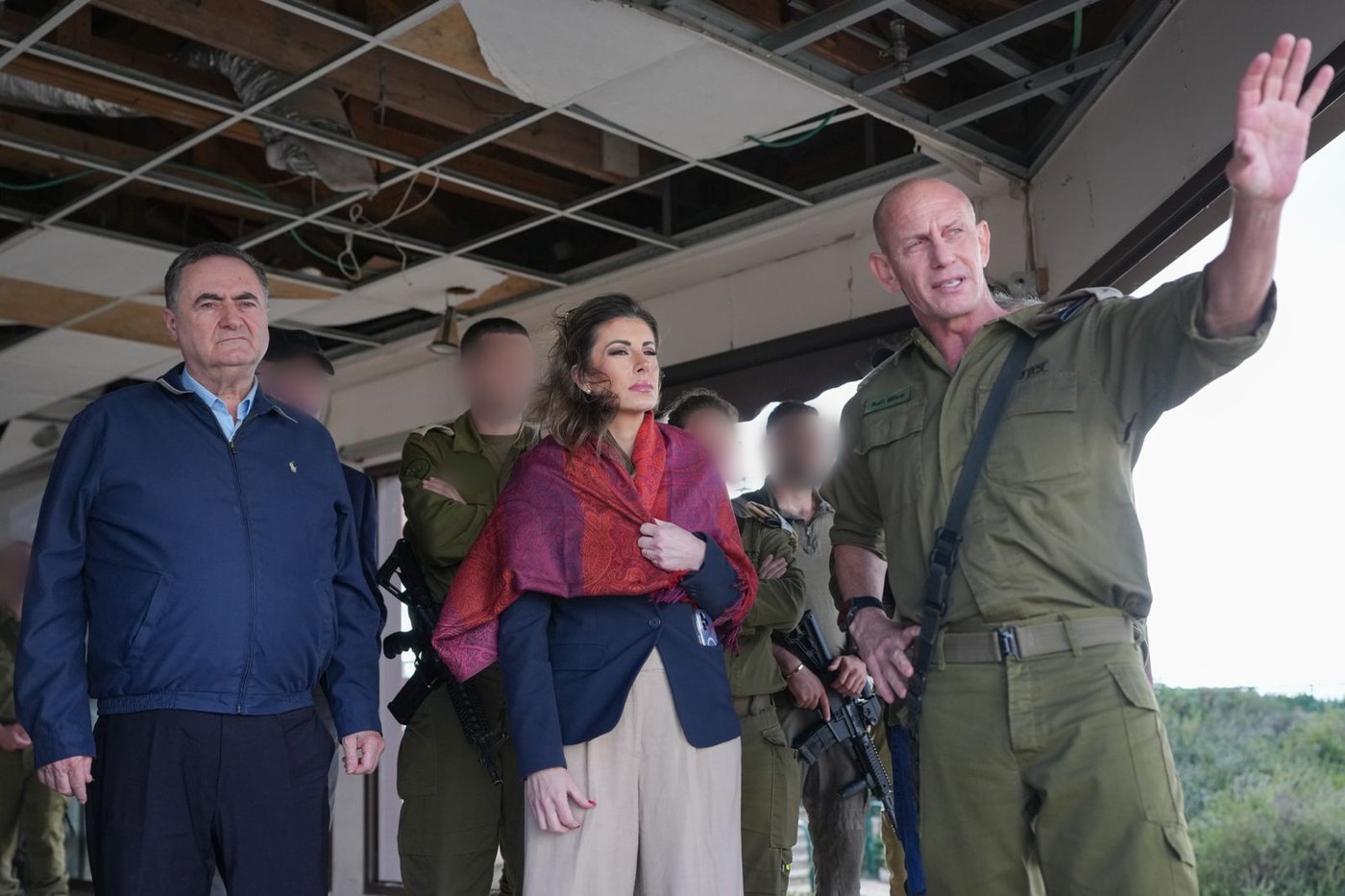 שר הביטחון ושליחת הנשיא בביקור בגבול הצפון