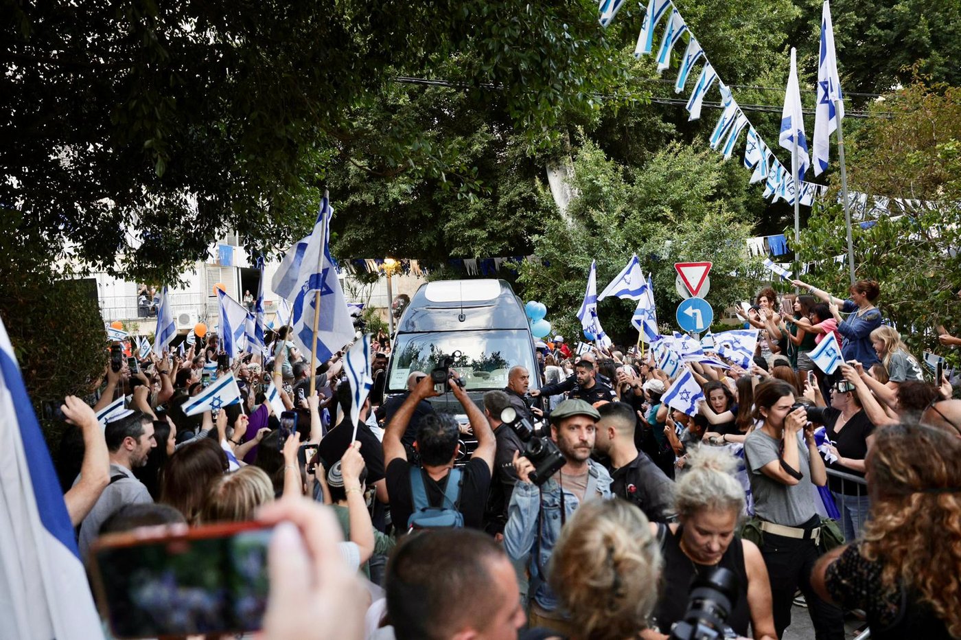 שורד השבי אביתר דוד חזר הביתה; זה הדבר הראשון שאותו רוצה לעשות