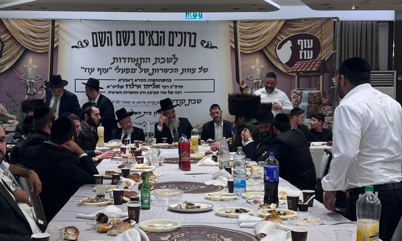 זה לצד זה: חסידים וליטאים, אשכנזים וספרדים, רקדו לצלילי הזמר הבדואי 