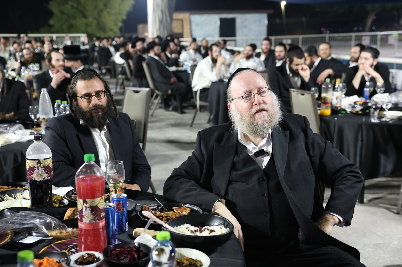 זה לצד זה: חסידים וליטאים, אשכנזים וספרדים, רקדו לצלילי הזמר הבדואי 