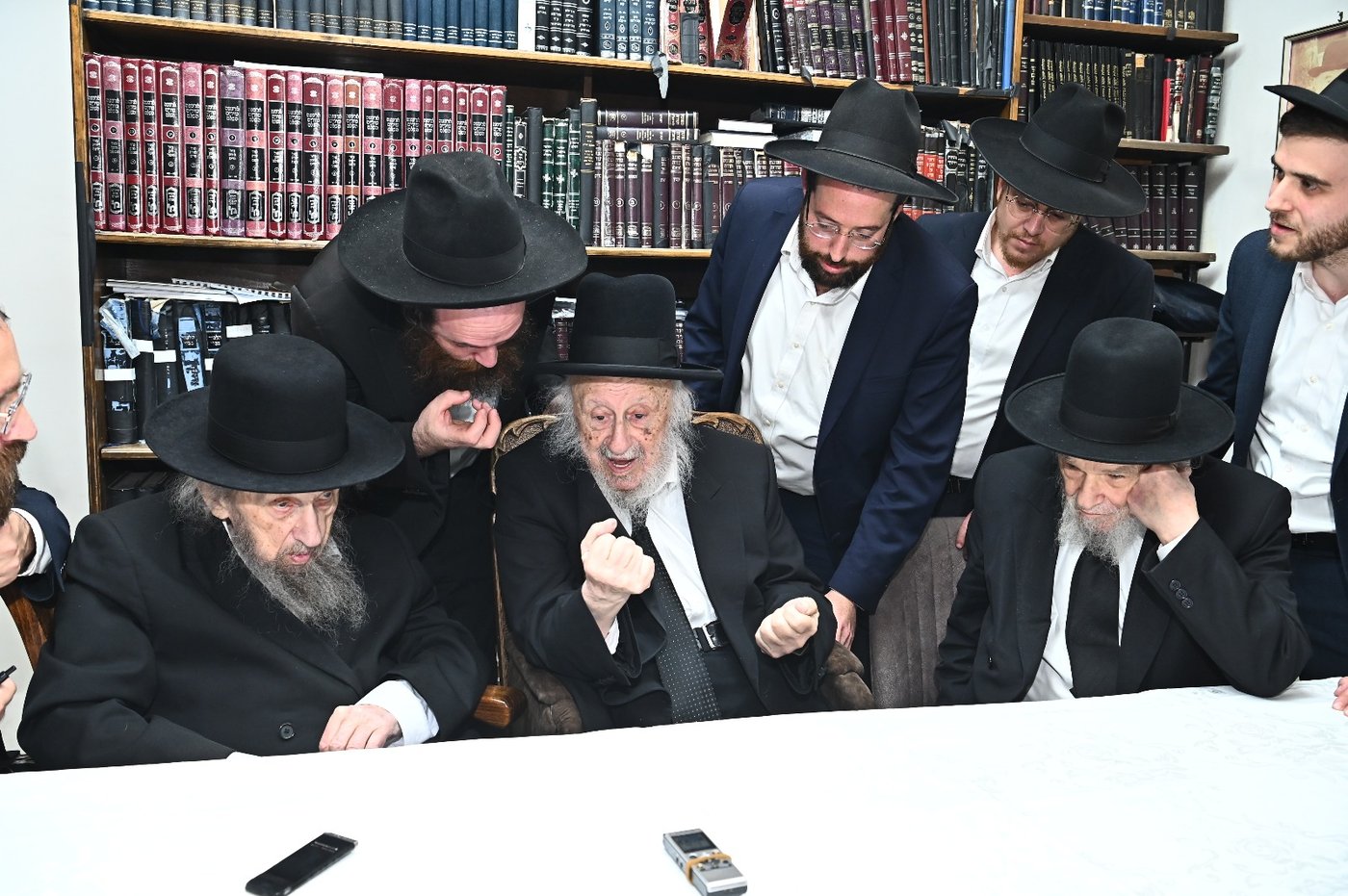 גדולי ישראל ביום חמישי האחרון במעונו של הגרב"ד פוברסקי