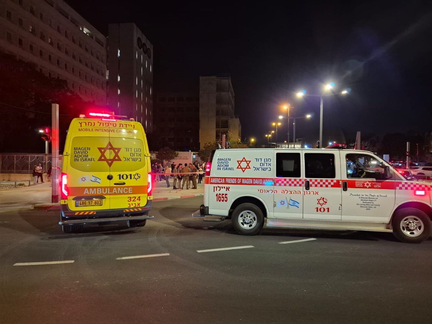 יריות ליד אוניברסיטת תל אביב: בן 30 פונה במצב קשה, רכב נמלט מהזירה