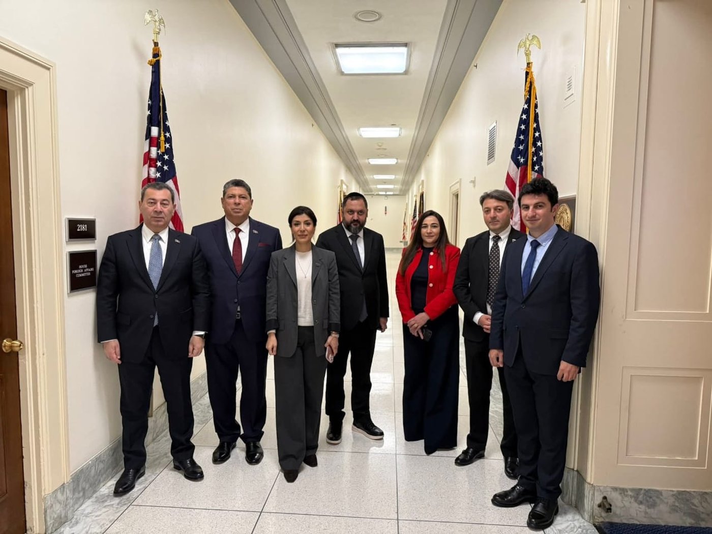 המשלחת של חברי הפרלמנט עם הרב איסייב בארה"ב