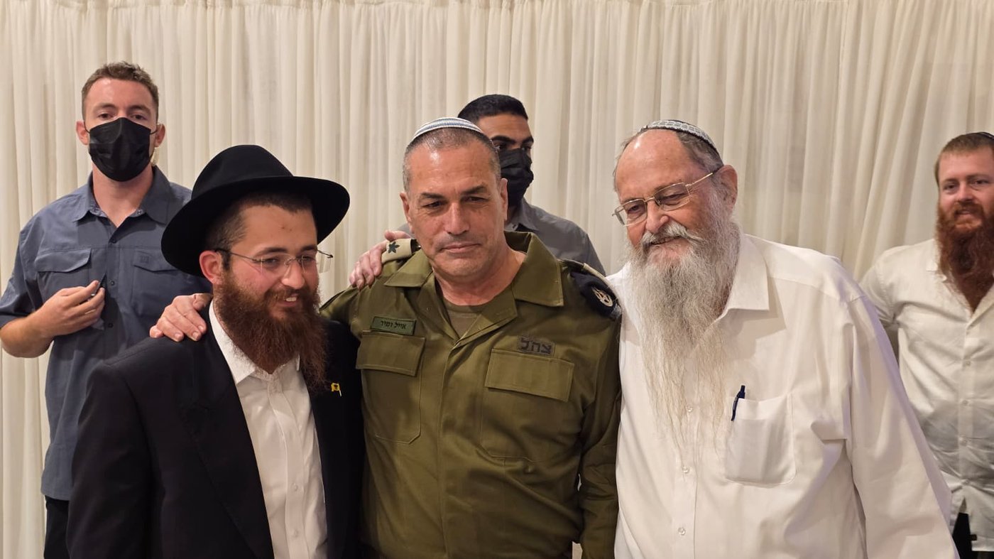 ביום המתוח: מה חיפש הרמטכ"ל אייל זמיר עם כיפה בחתונת תלמיד הישיבה? "זה היה נס שמיימי" | צפו