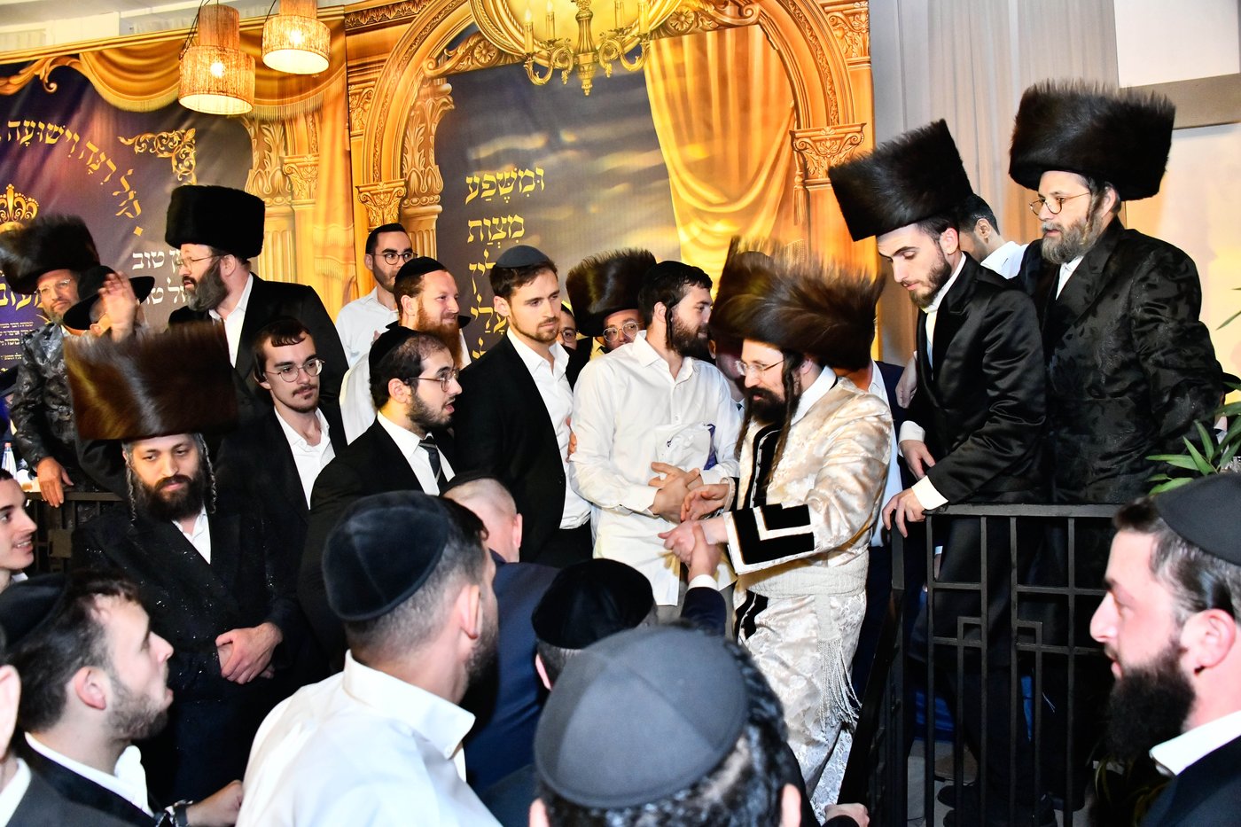 בר המצווה לבן האדמו"ר ממעז'יבוז'