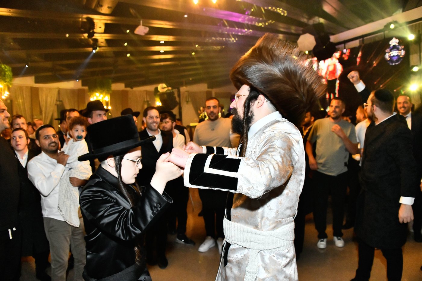 בר המצווה לבן האדמו"ר ממעז'יבוז'