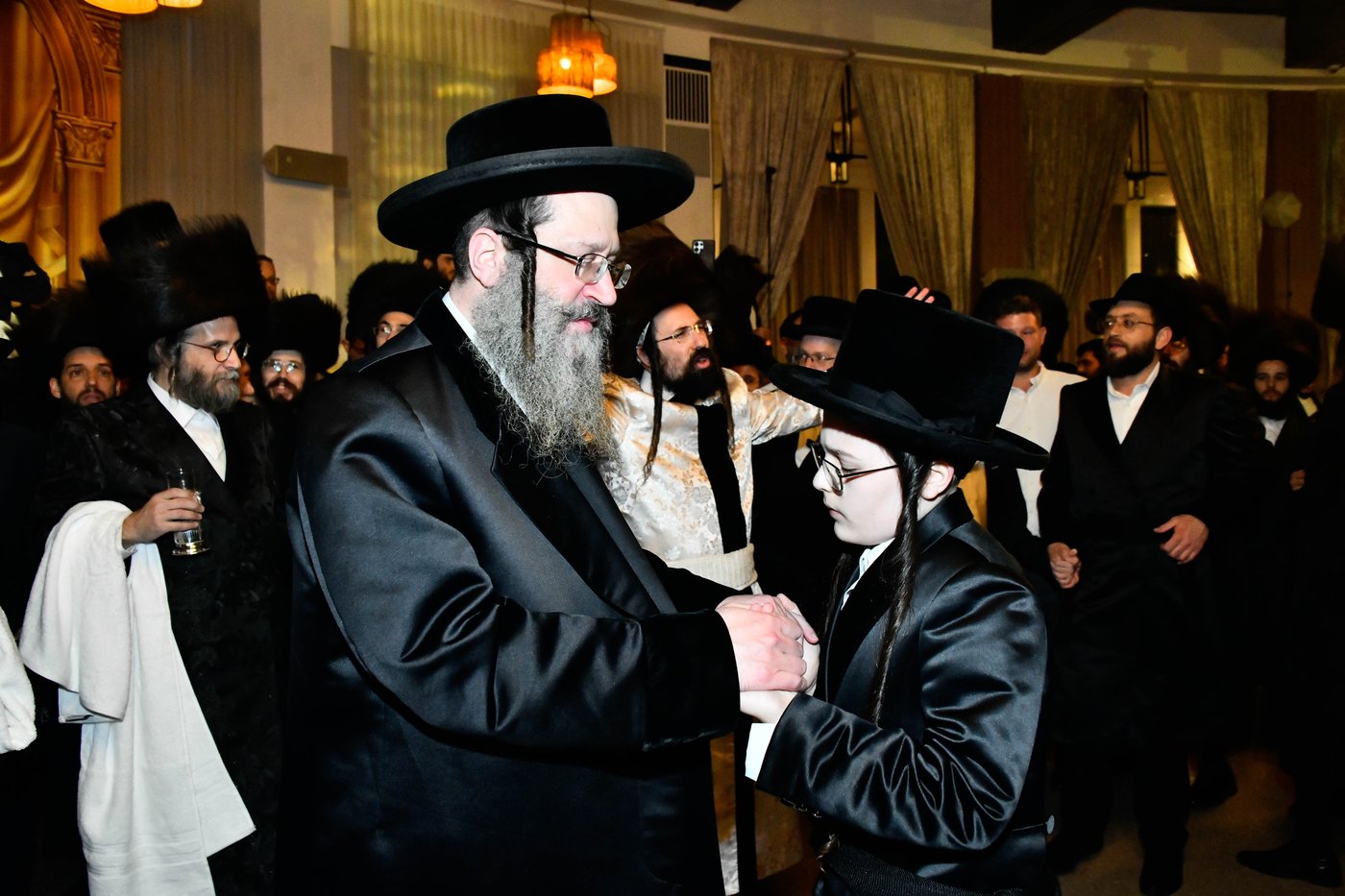 בר המצווה לבן האדמו"ר ממעז'יבוז'