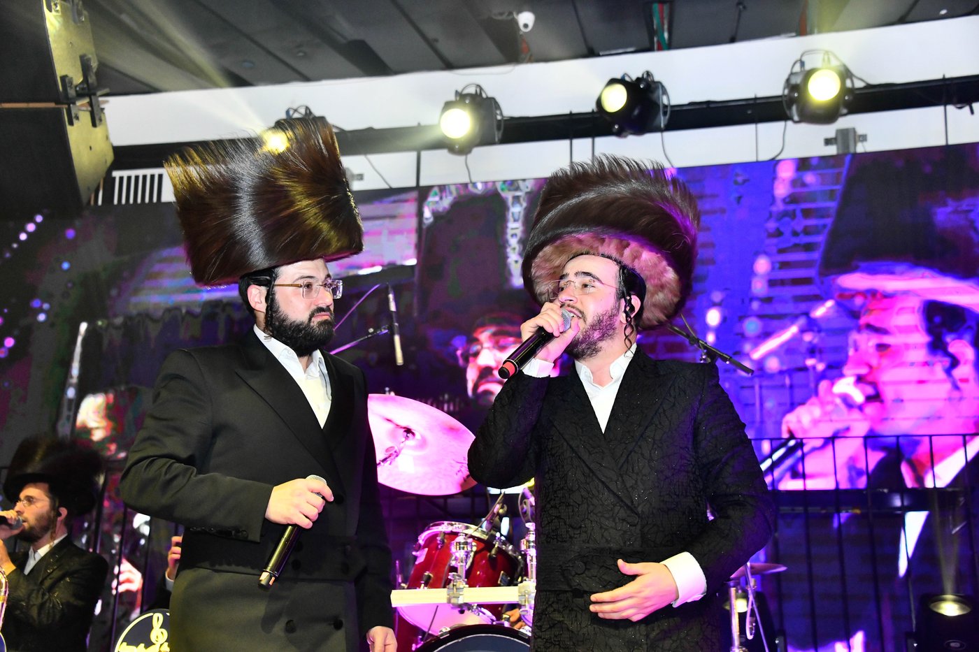 בר המצווה לבן האדמו"ר ממעז'יבוז'