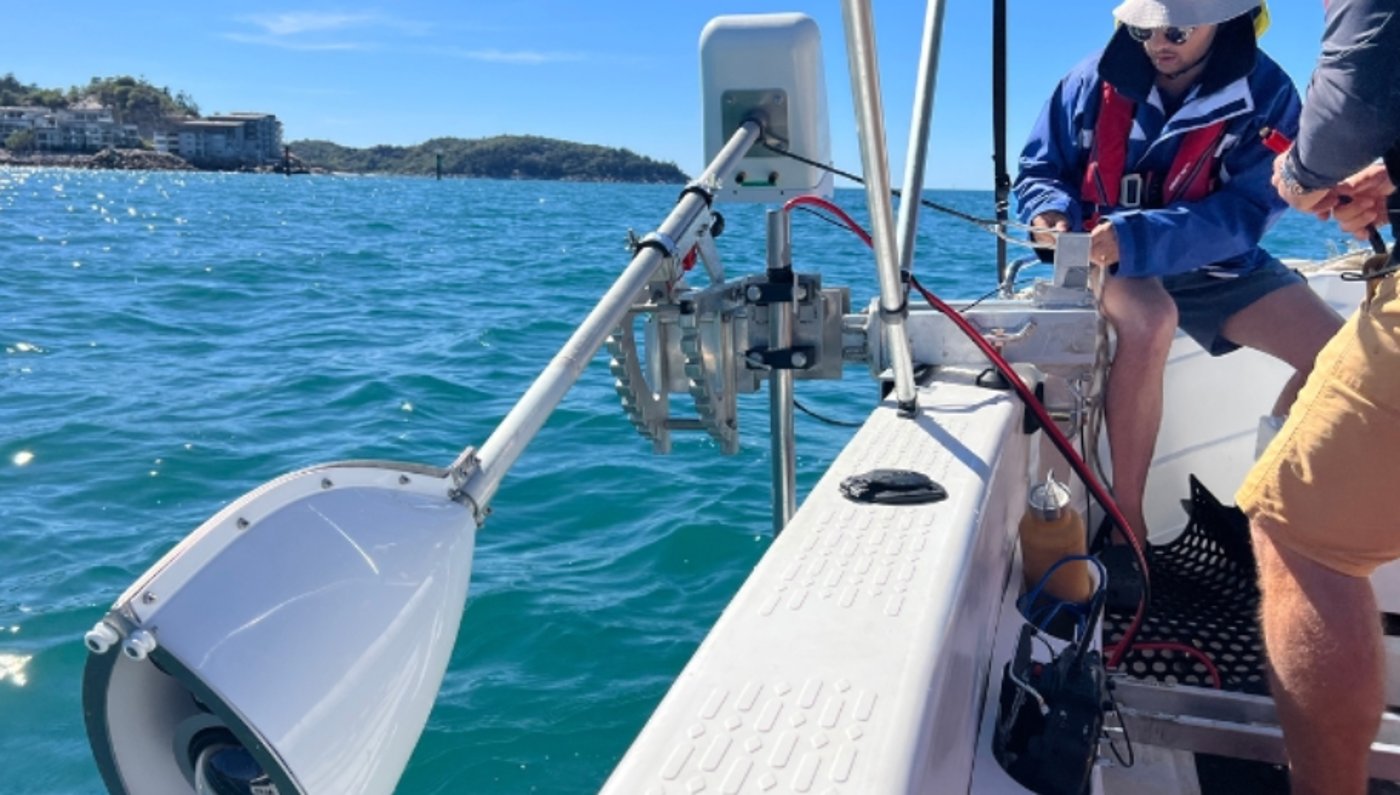 מדענים עובדים על הפרויקט