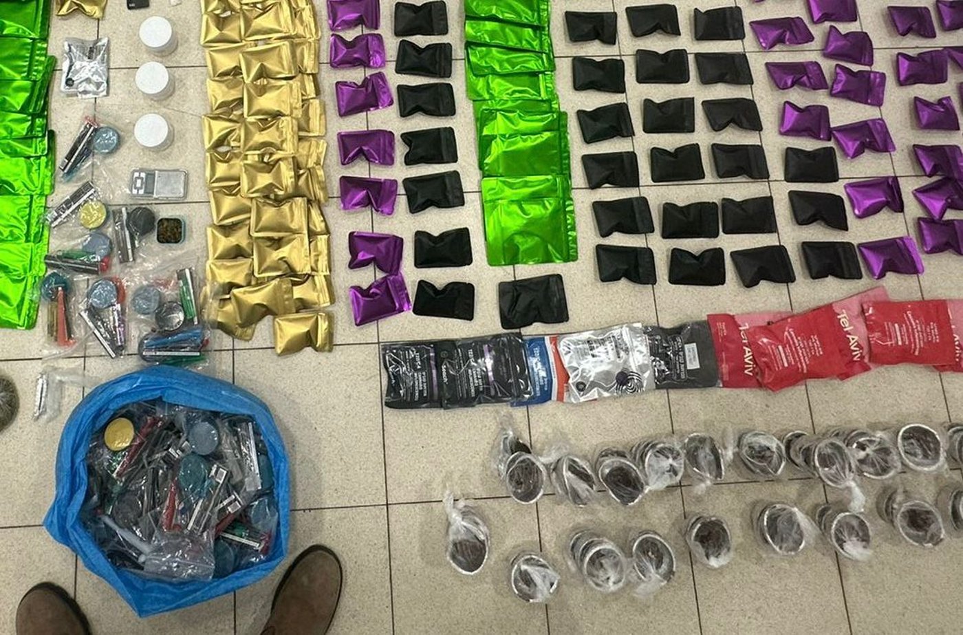 הפשיטה במאה שערים