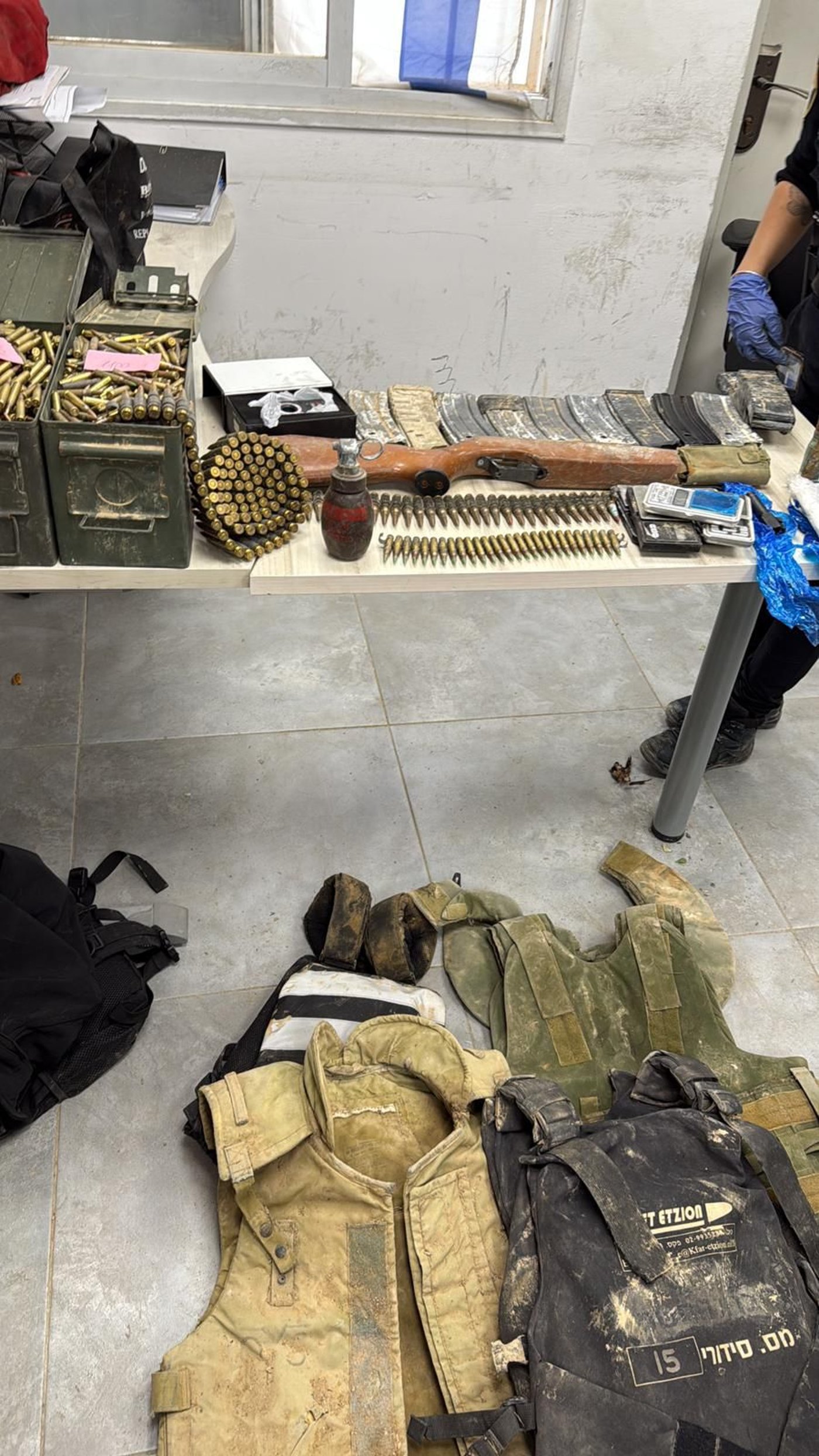 תיעוד: אלפי קליעים שנגנבו מצה"ל נתפסו בתוך שקיות בפשיטה משטרתית