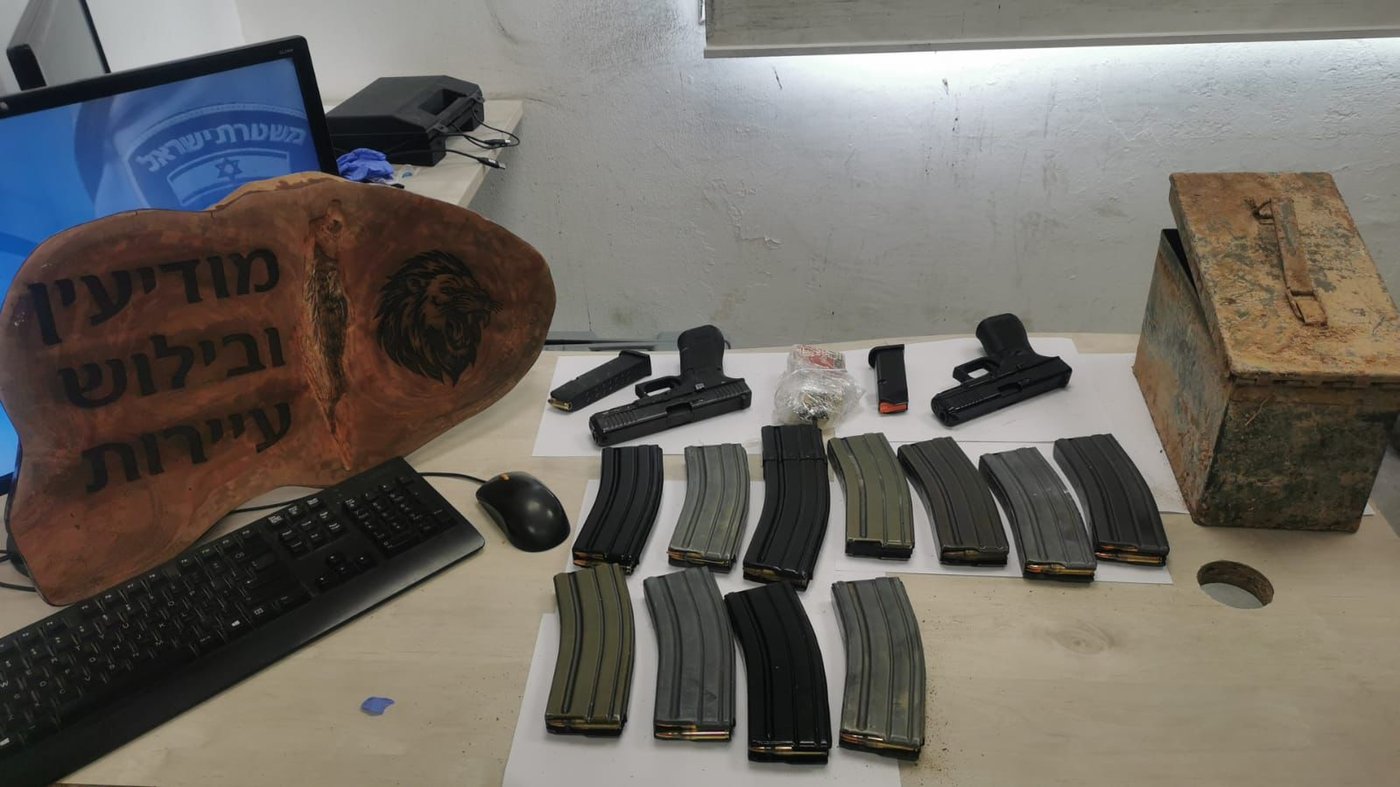 תיעוד: אלפי קליעים שנגנבו מצה"ל נתפסו בתוך שקיות בפשיטה משטרתית