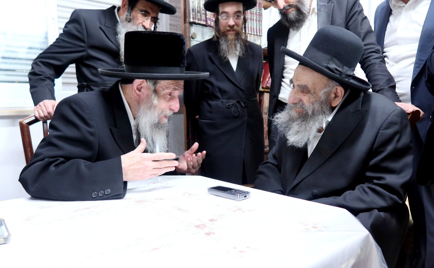 האדמו"ר מסלאנים בביקור אצל הגר"מ צדקה