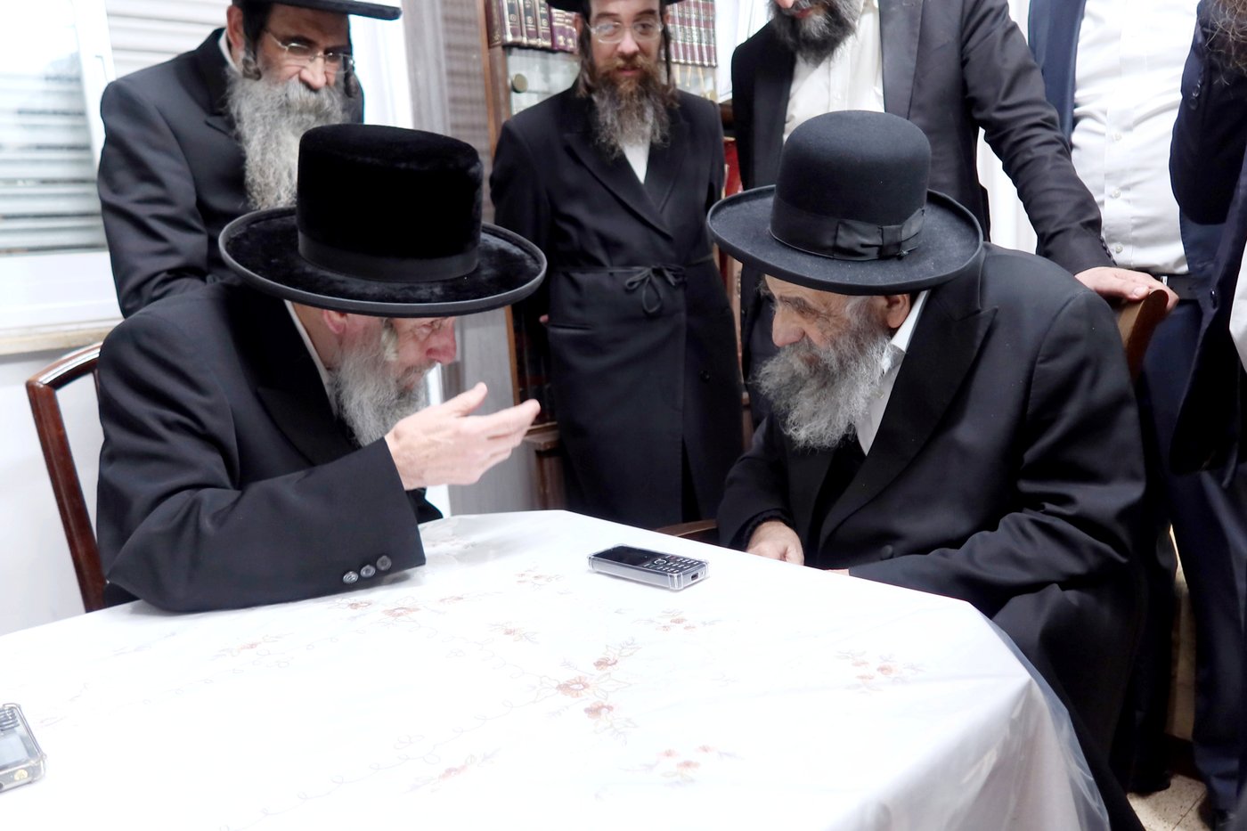 האדמו"ר מסלאנים בביקור אצל הגר"מ צדקה