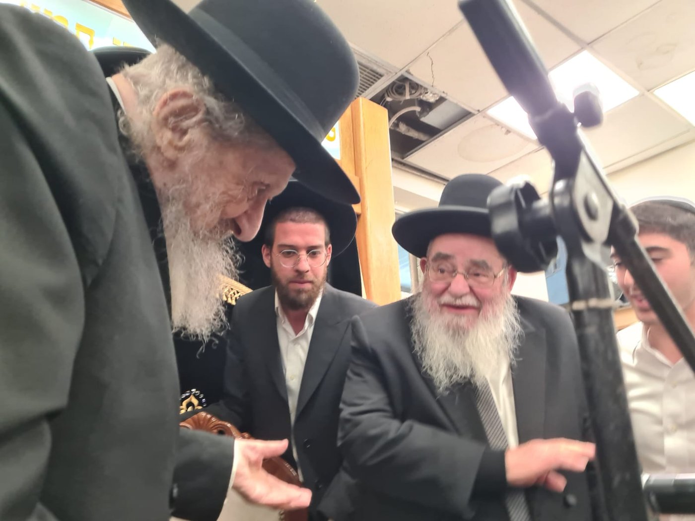 ראש הישיבה בשיחה בישיבה הערב