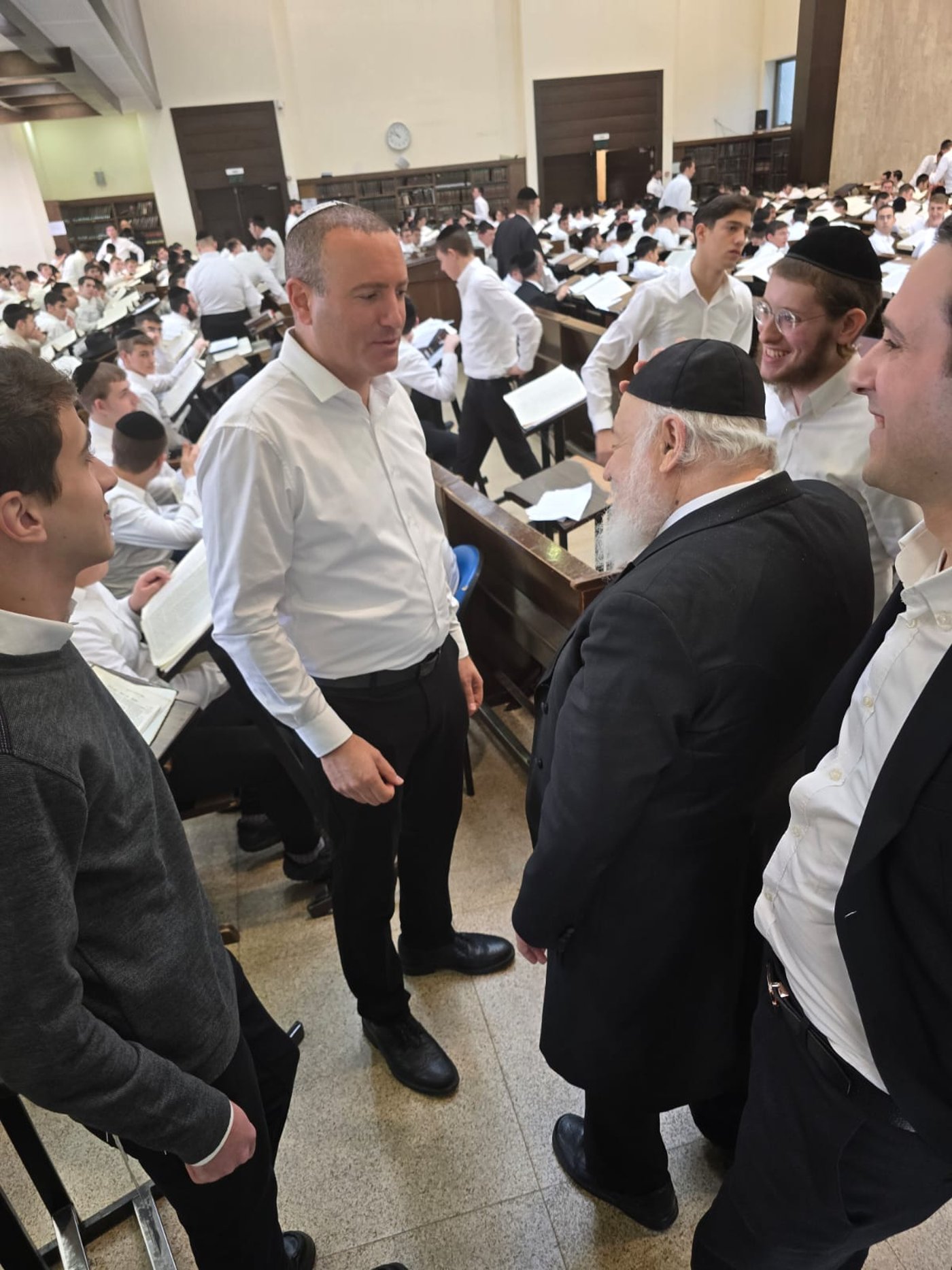 רה"ע רחובות עם ראש הישיבה הגרא"י קוק