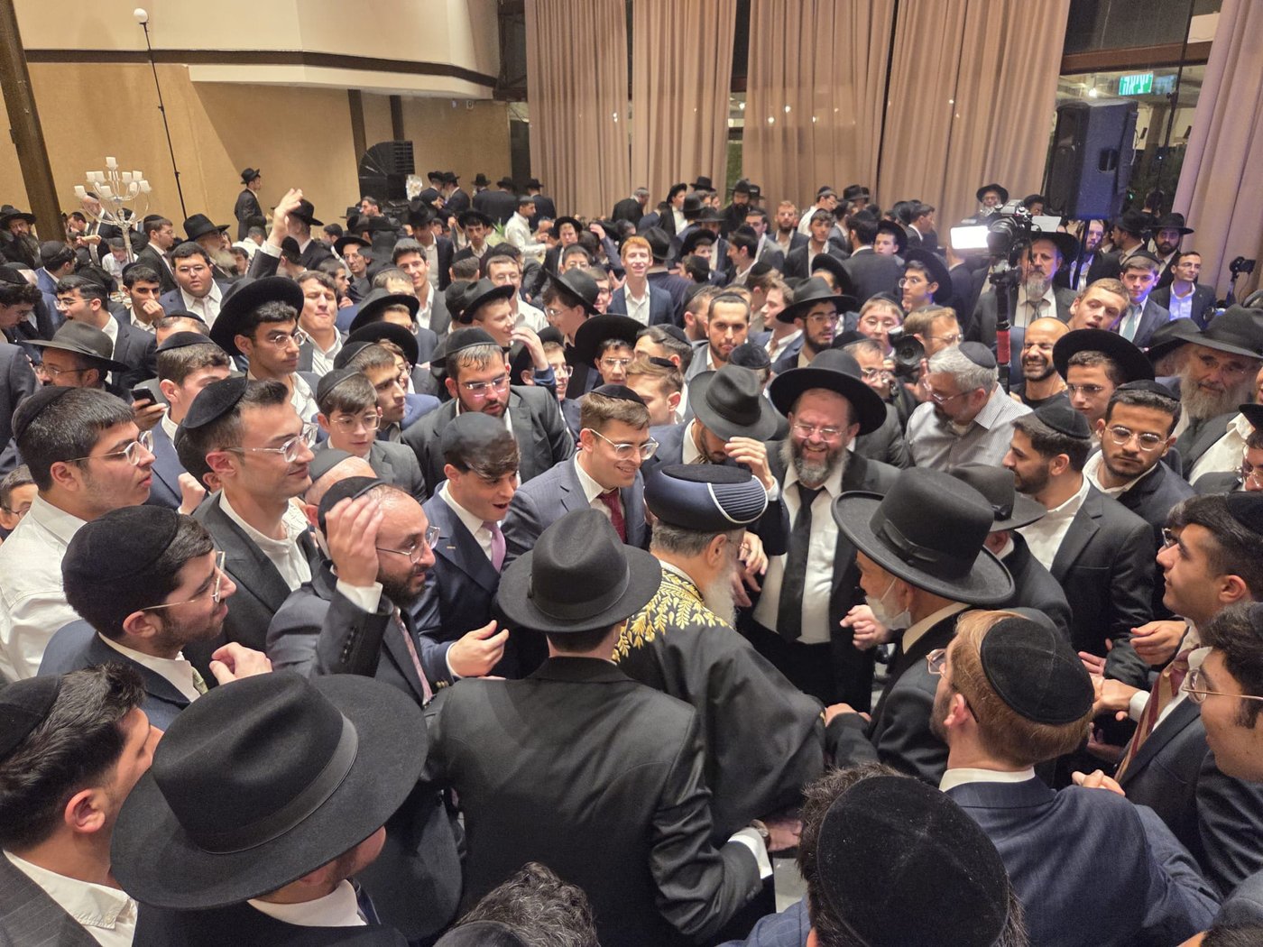 שמחת נישואי נכדו של רבי יצחק כהן 