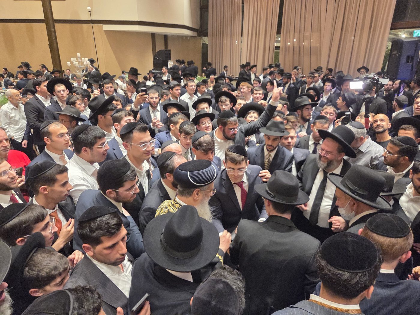 שמחת נישואי נכדו של רבי יצחק כהן 