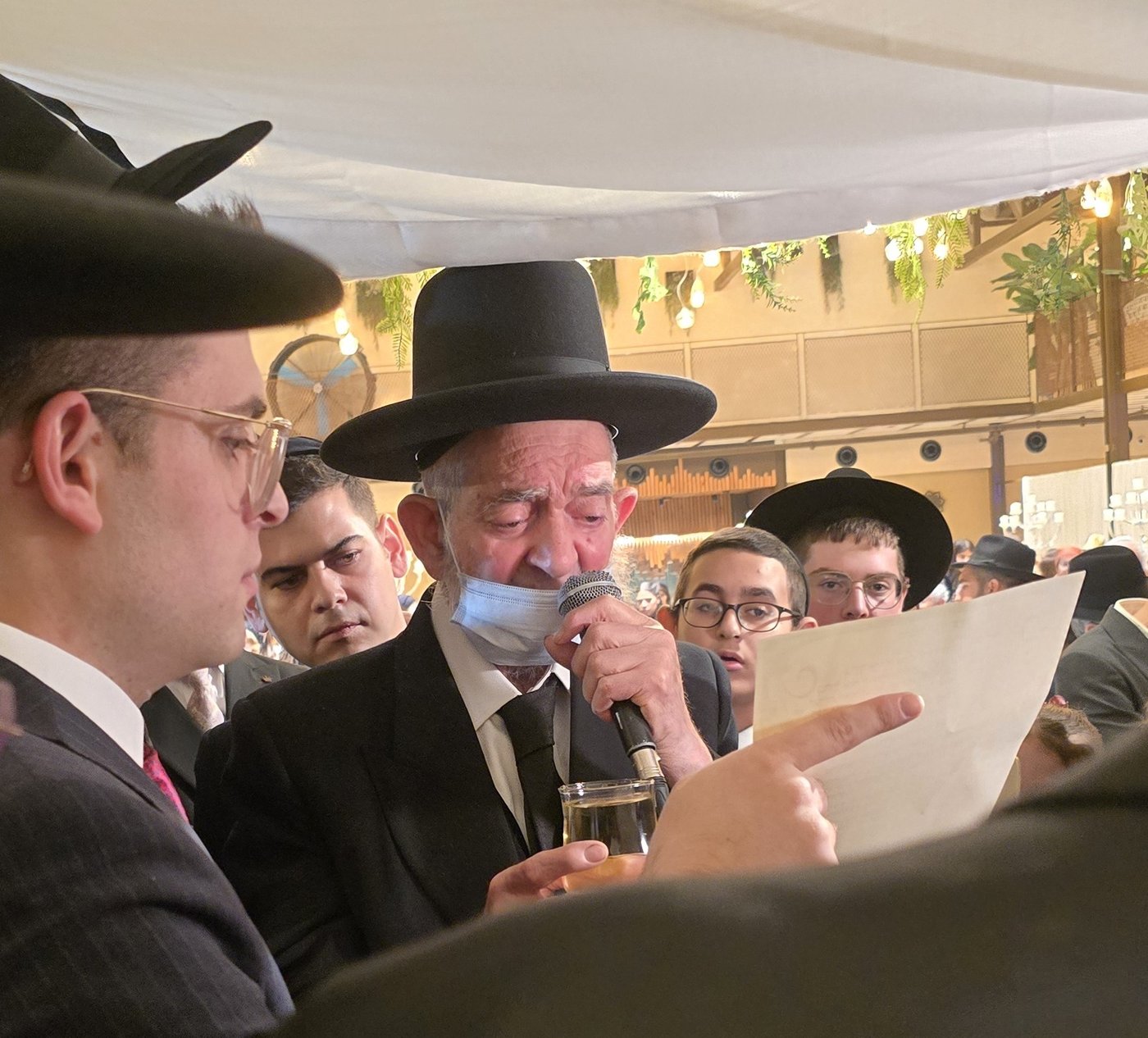 שמחת נישואי נכדו של רבי יצחק כהן 