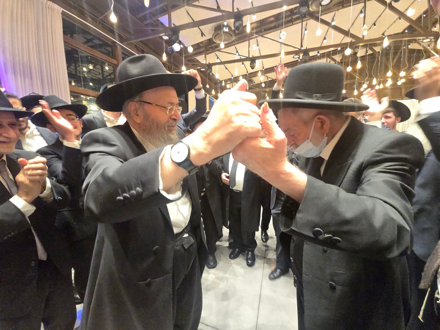 שמחת נישואי נכדו של רבי יצחק כהן 