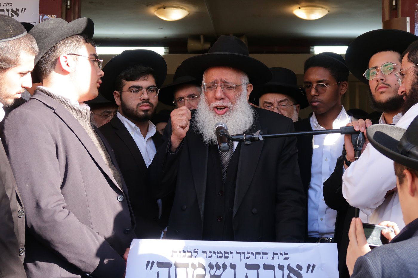 מסע הלווית הגה"צ רבי משה חיים אריה זצ"ל