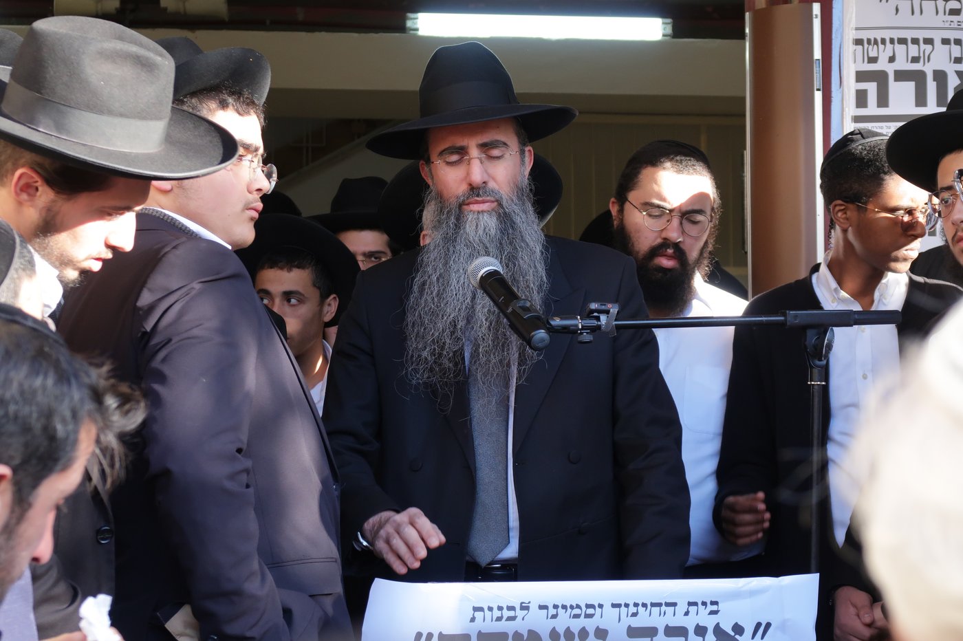 מסע הלווית הגה"צ רבי משה חיים אריה זצ"ל