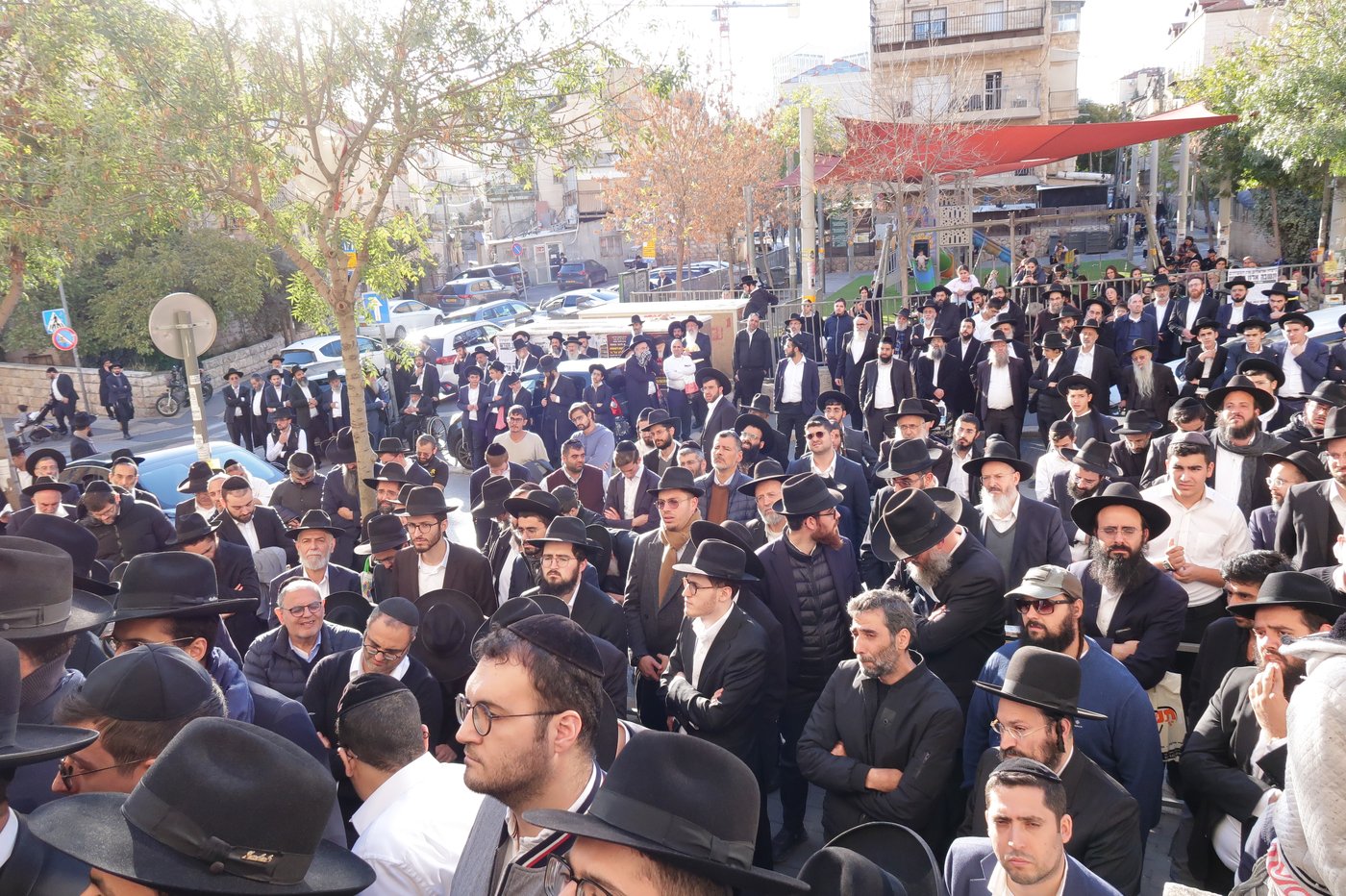 מסע הלווית הגה"צ רבי משה חיים אריה זצ"ל