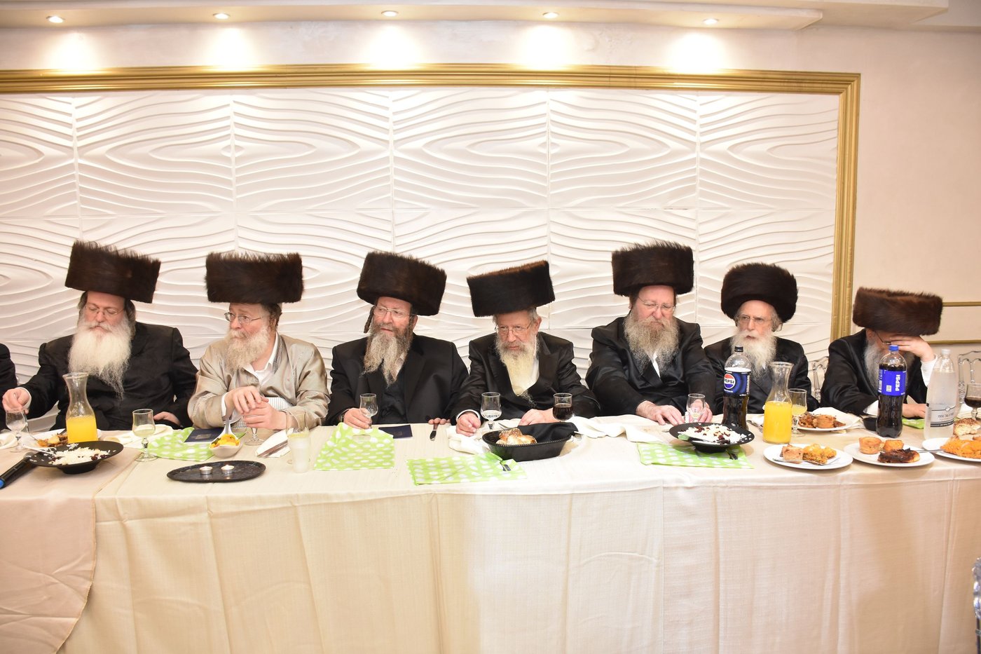 סעודת הילולא ודינר ב'פנים מאירות' - להורות נתן