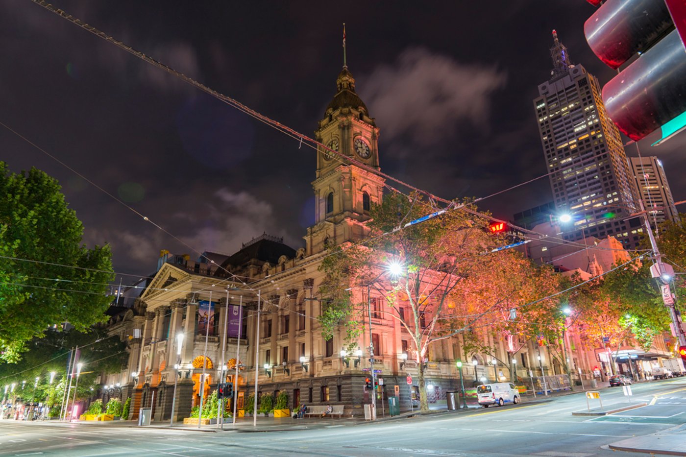 מהומה וקריאות מחאה באולם: החברים החליטו להצביע נגד הצבת חנוכייה