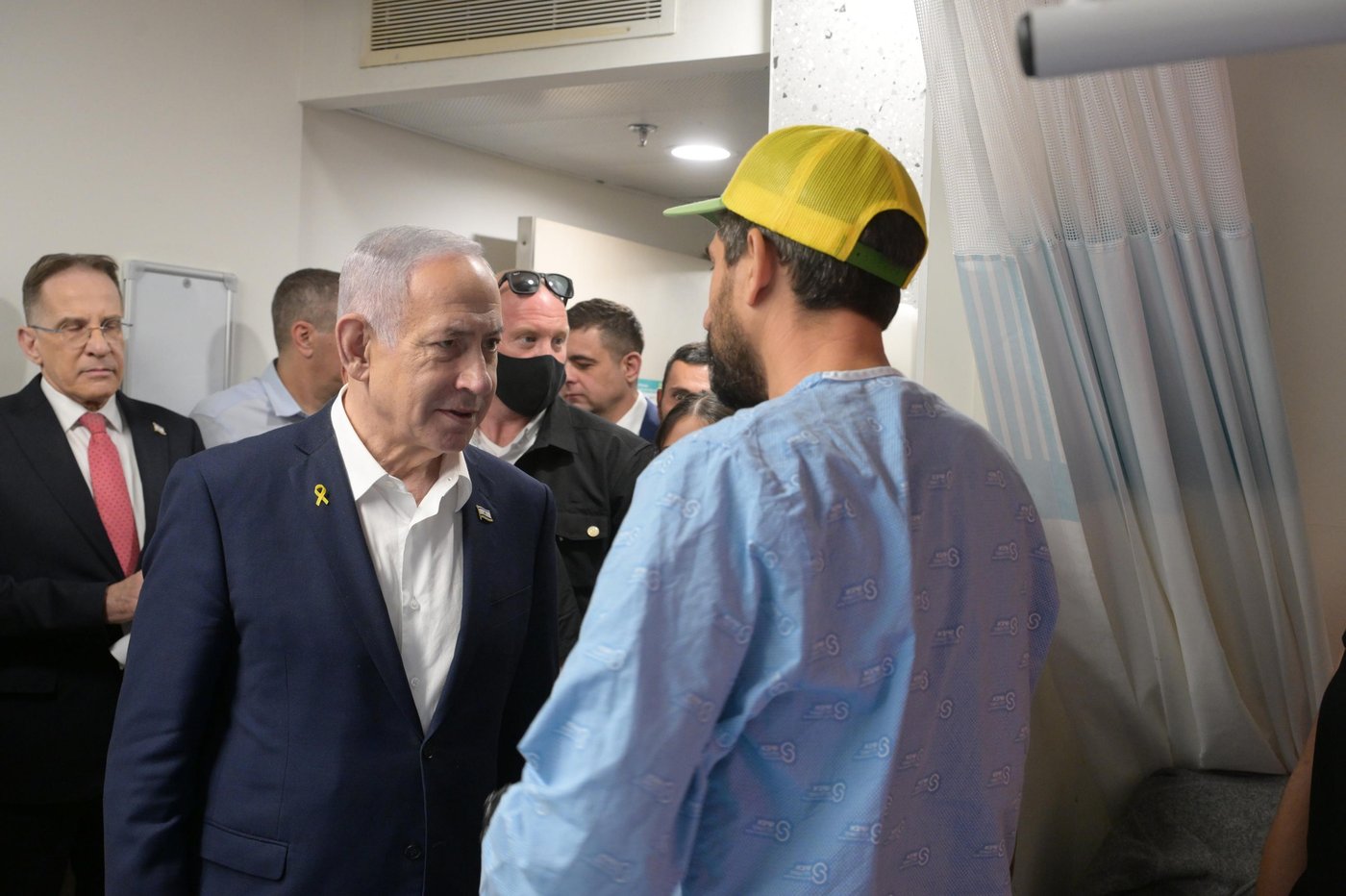 בביקור אצל החיילים שנפצעו